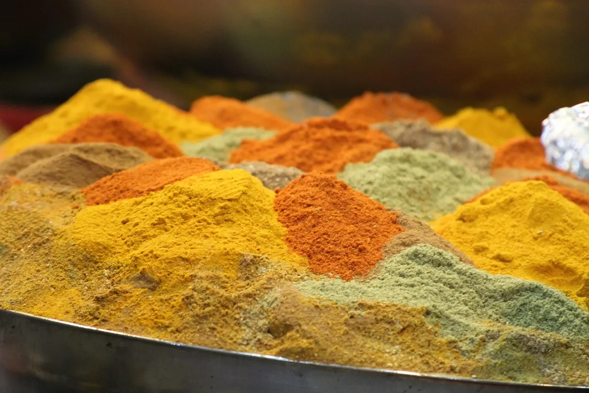 Saffron vs Turmeric: How to Tell Them Apart in the Kitchen
